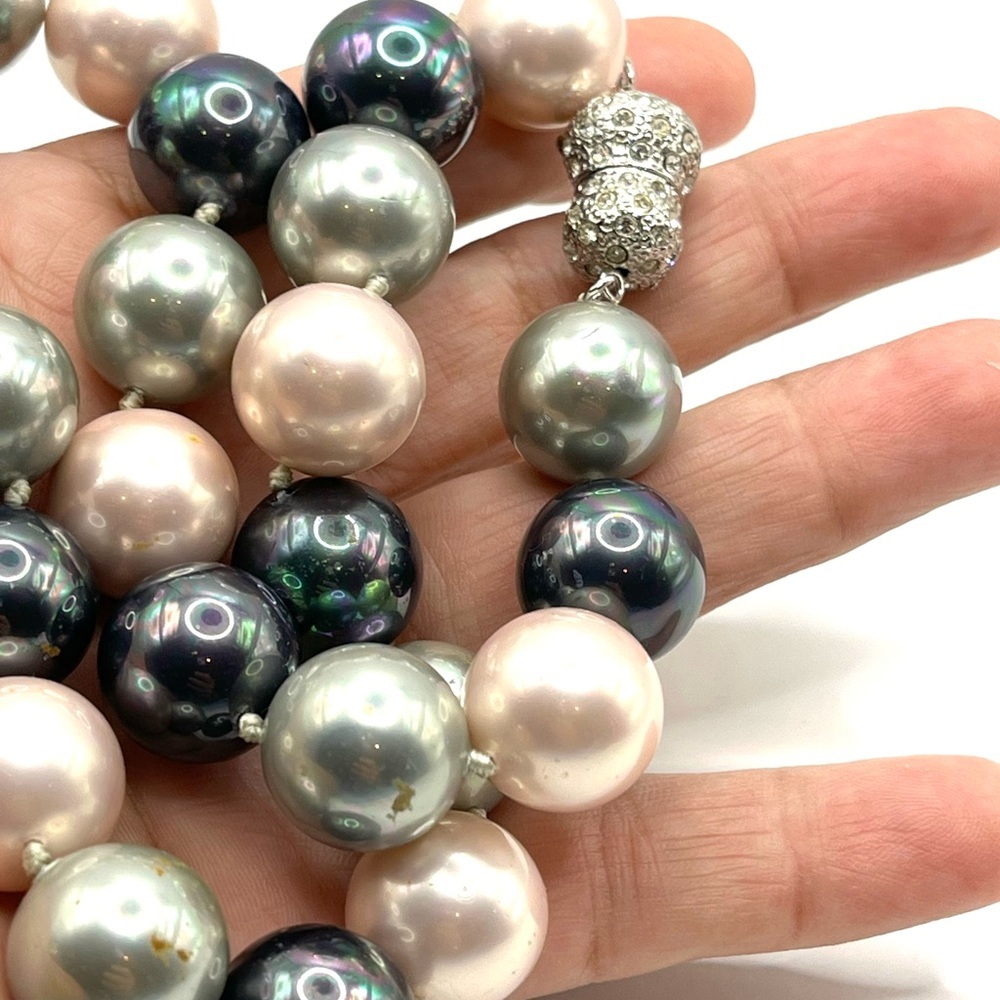 Chic Glass Pearl Necklace in Pink, Silver, Black With Elegant Closure Big Bold - Picture 9 of 12